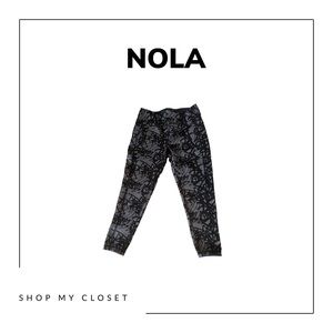 NWOT - Nola Cropped yoga pant (Penningtons)